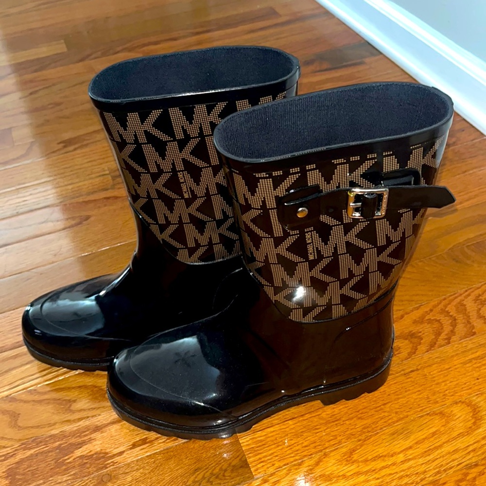 Michael Kors rain boots size 9!